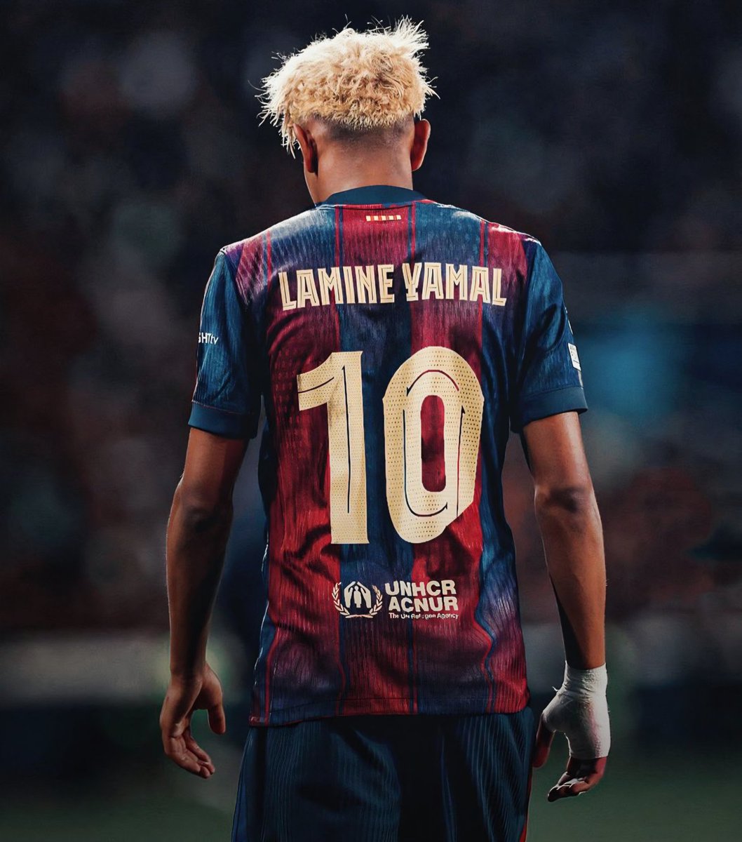 الرقم "10" في برشلونة الموسم القادم .. حاضر ومُستقبل مُشرق ينتظِرُنا مع هذا الفتى الأعجوبة بإذن الله ..
لم يعُد في هذا النادي أي مكان للعودة الى الماضي الأليم التعيس فــ لقد نفضنا غُبار تلك السنوات المُظلمة ، سنوات الذل والمهانة والعار الى الأبد ..