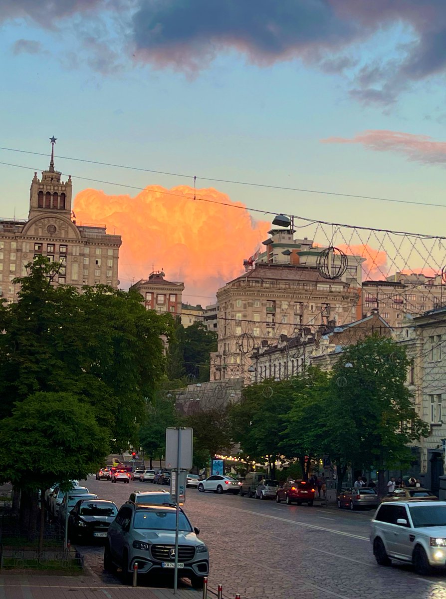 Сфоткала вам хмару