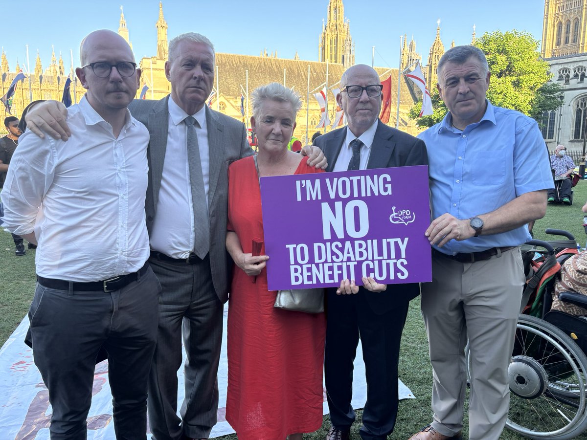 BrianLeishmanMP's tweet image. Proud to speak at the @Dis_PPL_Protest rally in Westminster tonight and stand alongside brilliant Labour MPs @IanLaveryMP @BeaversLorraine @AndyMcDonaldMP @IanByrneMP against these awful welfare cuts.