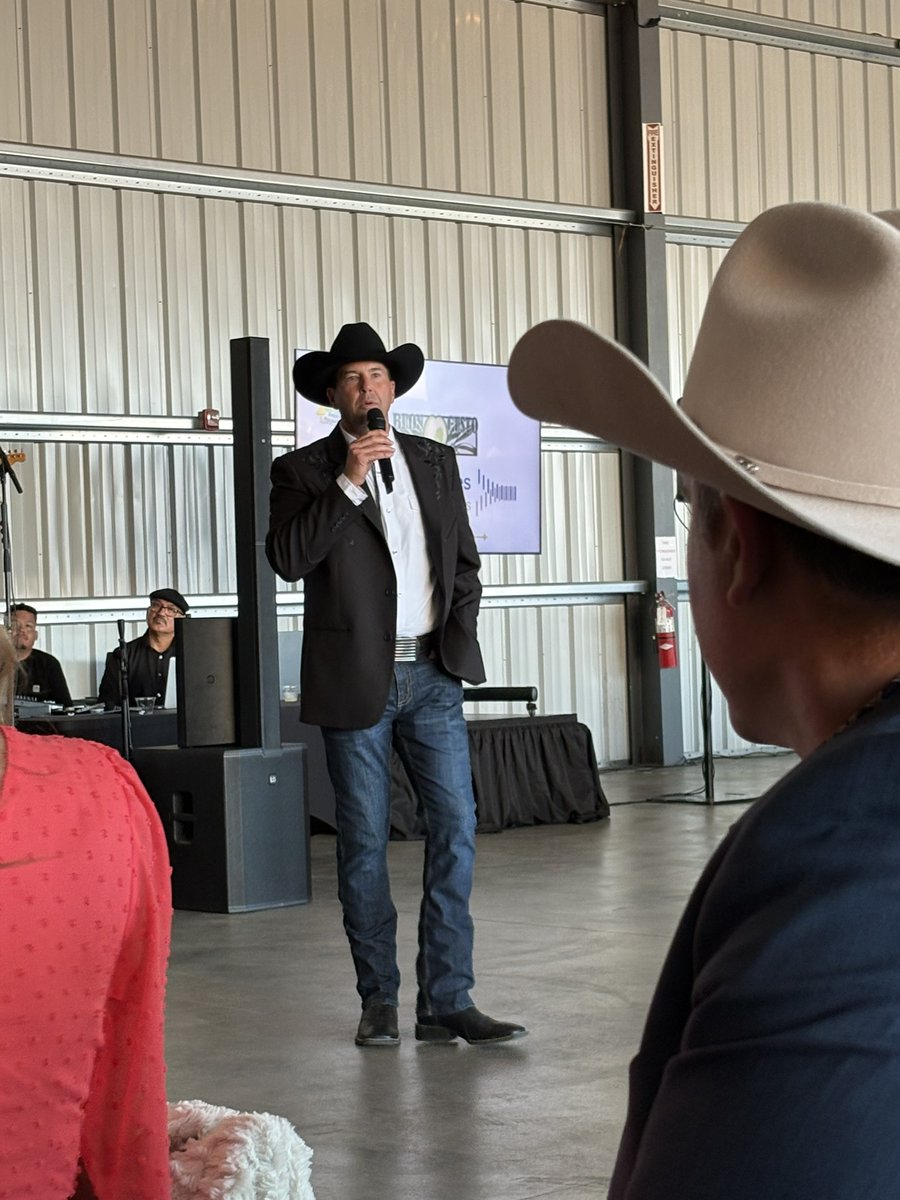 vcjaniceparvin's tweet image. What a beautiful evening at Cowboy Fancy, the Ventura County Sheriff's Foundation annual fundraiser! 🌅🐴 Surrounded by community, we came together in support of the Mounted and K9 Units two vital teams that help keep our county safe. 💛🐾 #VCStrong #CowboyFancy