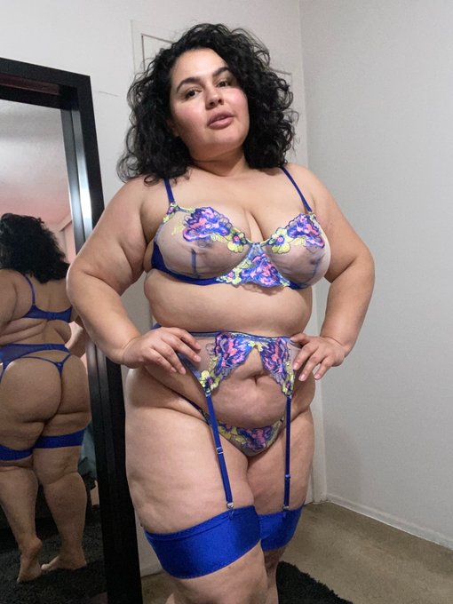 Watch OnlyKarlaLane's leaked NSFW photo on TwXstars