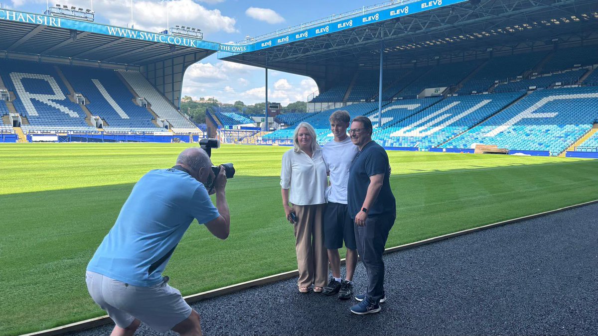 We are thrilled to celebrate Joseph Emery milestone achievement at Sheffield Wednesday as he signs his first professional contract. As a highly regarded right-sided defender, Joseph has already shown tremendous progress with the U21s and has been part of the 1st team sessions.