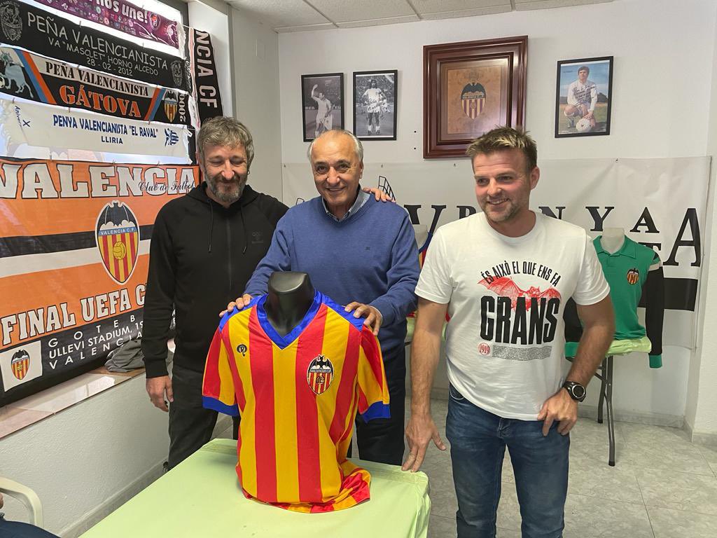 46 anys ja del, possiblement, partit més gran en la nostra història. No puc explicar el que significa per a mi tindre a casa el dorsal 11 que va lluir Felman aquell dia. Infinit el meu agraïment a qui ho va fer possible, el meu amic Jose Ignacio Ponce.