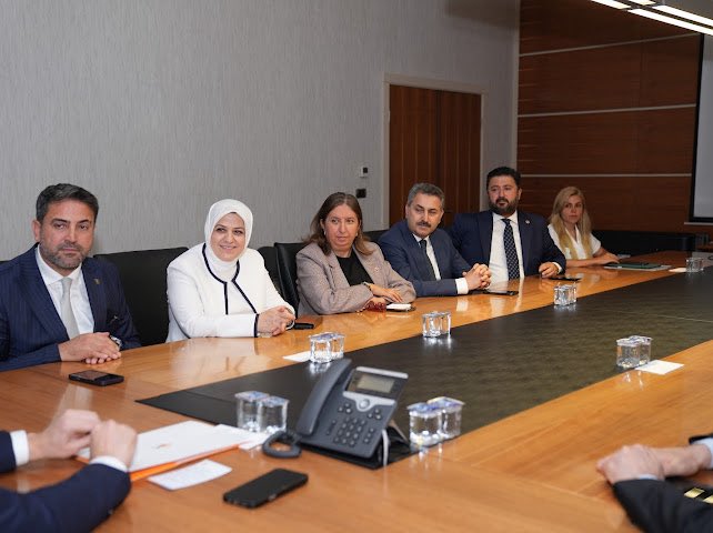 AYŞE SULA KÖSEOĞLU (@aysesula) on Twitter photo Yerel Yönetimler Başkan Yardımcısı Arkadaşlarımızla;
✔️ SKM Başkanımız Sn <a href="/avhilmibilgin/">Hilmi BİLGİN</a> ‘i
✔️Parti Sözcümüz Sn <a href="/omerrcelik/">Ömer Çelik</a>
✔️Sağlık Politaikaları Başkanımız Sn Halit Yerebakan <a href="/DrYerebakan/">Dr. Halit Yerebakan</a> ı ziyaret ettik. Bu ziyaret vesilesi ile Kıymetli başkanlarımız ile Yerel Yönetimler Yerel Yönetimler Başkan Yardımcısı Arkadaşlarımızla;
✔️ SKM Başkanımız Sn <a href="/avhilmibilgin/">Hilmi BİLGİN</a> ‘i
✔️Parti Sözcümüz Sn <a href="/omerrcelik/">Ömer Çelik</a>
✔️Sağlık Politaikaları Başkanımız Sn Halit Yerebakan <a href="/DrYerebakan/">Dr. Halit Yerebakan</a> ı ziyaret ettik. Bu ziyaret vesilesi ile Kıymetli başkanlarımız ile Yerel Yönetimler