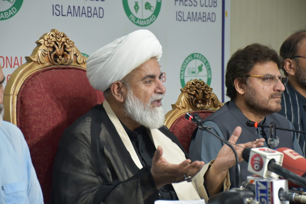 محرم الحرام، نواسۂ رسولؐ حضرت امام حسینؑ اور ان کے جانثاروں کی عظیم قربانی کی یاد کا مہینہ ہے۔ صدیوں سے برصغیر پاک و ہند میں مجالسِ عزا اور جلوس ہائے عزا کا سلسلہ جاری ہے۔ پاکستان کے قیام سے پہلے بھی یہ عبادات جاری تھیں اور آج بھی جاری ہیں۔ یہ کوئی کھیل یا تفریح نہیں، بلکہ ہماری