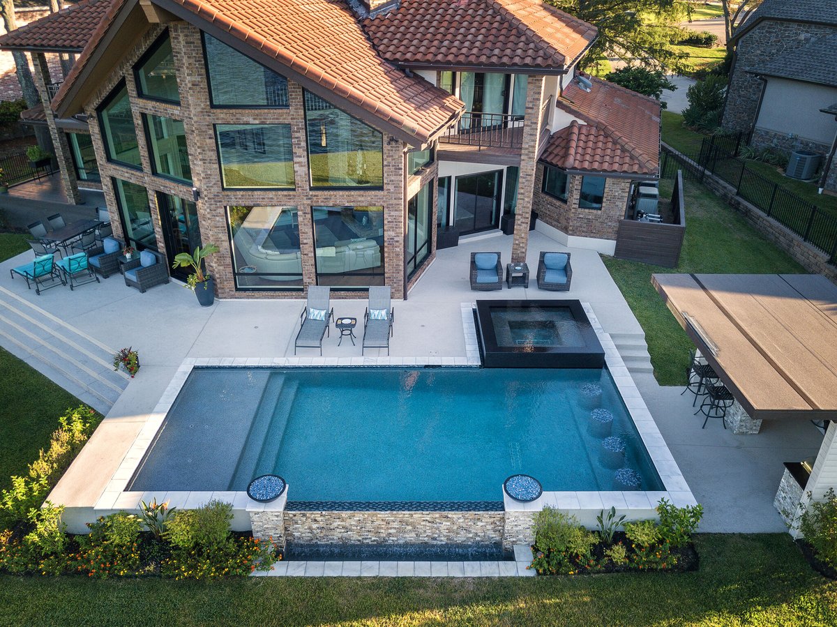 PlatinumPools's tweet image. From sleek and modern to rustic and natural, we design pools to fit your lifestyle and personal style. 🌟 Let us create a pool that reflects your unique taste.

#PoolLife #BackyardGoals #PoolFun #SummerVibes #TexasLiving #Houston #Beaumont