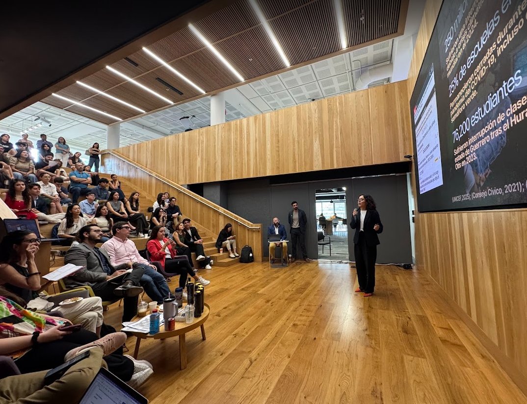 Estudiantes de la Licenciatura en Innovación Educativa del Tec de Monterrey presentaron sus proyectos finales, orientados a fortalecer comunidades de aprendizaje y generar impacto en distintos niveles educativos. Lee más aquí:  ow.ly/Y7mz50WfbnQ
