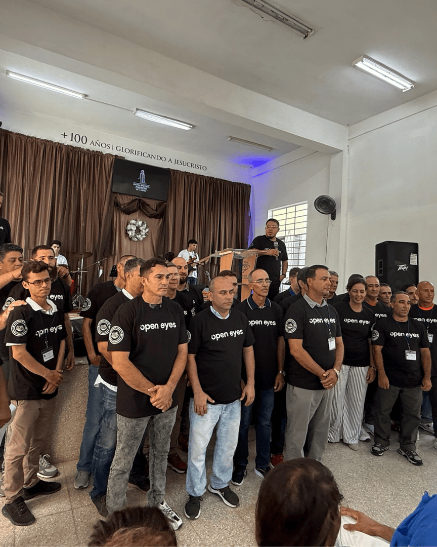 woefoundation's tweet photo. 🔥 Big news from 🇨🇺 Cuba: We hosted a Mobile Messenger conference and commissioned 30 new leaders to bring the Gospel to the unreached.

This is how the Gospel moves; boldly, locally, powerfully.
#OpenEyes #MobileMessengers #FaithInAction https://t.co/EidarOzjpl
