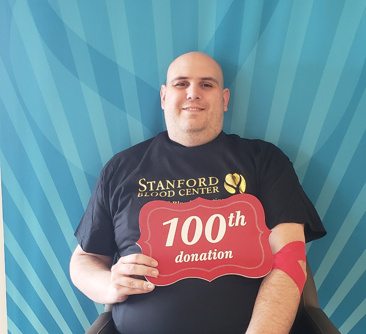 giveblood's tweet image. This #MilestoneMonday, we’re celebrating Nicholas's 100th donation. ❤️ Fantastic job, Nicholas! 👏 #donateblood #donatebloodsavelives #givebloodSBC