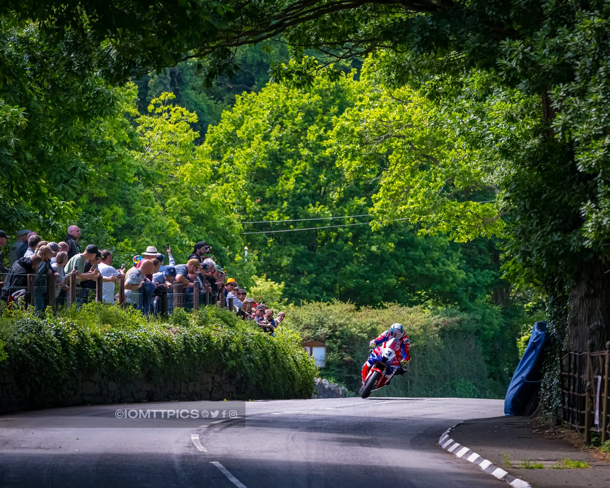 It seems such a long time ago we were all out in hedges watching the greatest show on earth, oh well it's only 328 days and 14 hours to go till we are back out there #iomtt #ttraces #lovett #tt2026 #tt #iomttraces