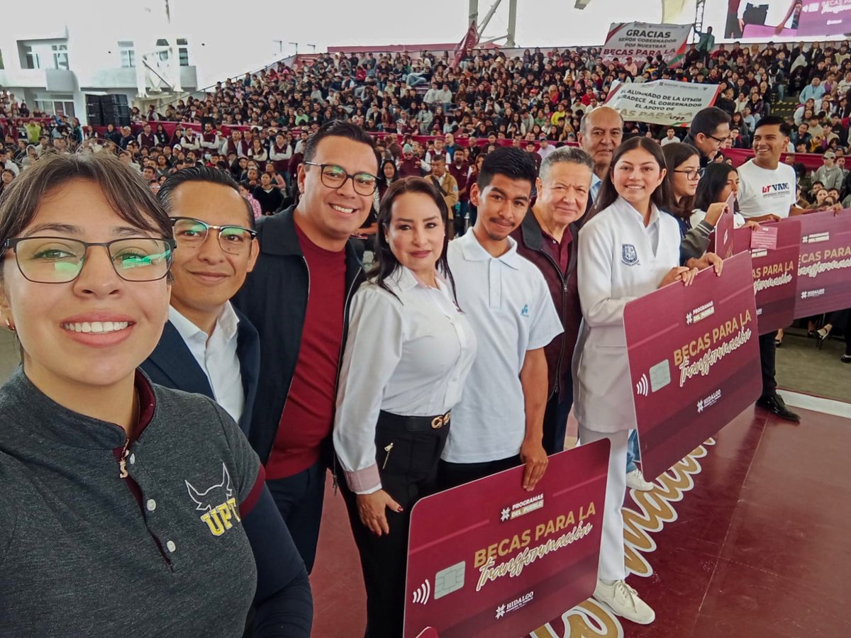 Tuve la oportunidad de entregar personalmente a Braulio, Ashley, Diana, Kevin, Stephanie y Edna su tarjeta del programa “Becas para la Transformación”.

Sé que les será de mucha ayuda para esta etapa de su formación educativa y sin duda, ¡estoy convencido de que su talento les