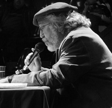 Floriano Martins. 
Revista Altazor de la FVH saluda en su cumpleaños al reconocido poeta y traductor brasileño. 
¡Muchas felicidades!

revistaaltazor.cl/floriano-marti…