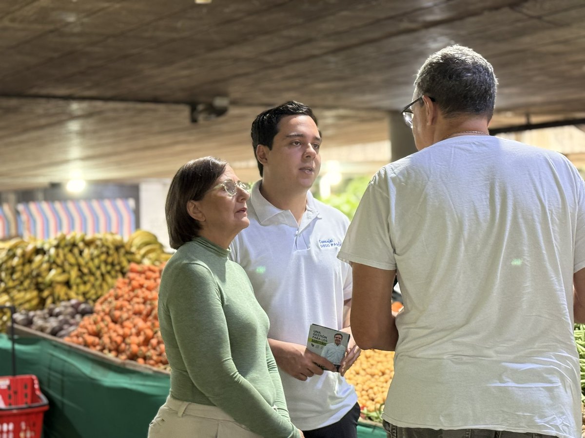 diegopadronb's tweet image. Iniciamos la semana visitando el mercado de Prados del Este, escuchando a los vecinos y compartiendo sus preocupaciones e ideas.
Cuidar nuestra casa comienza por valorar estos espacios que nos unen. Baruta se defiende escuchando y estando cerca.