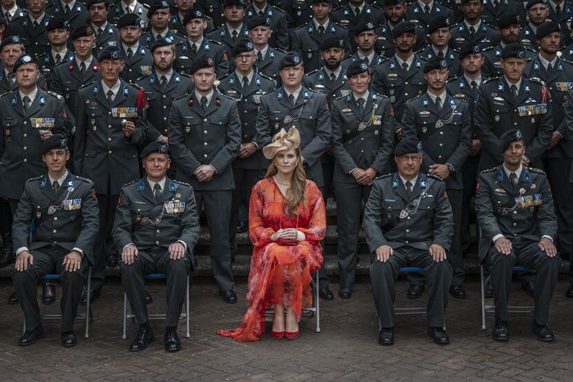 Hartelijk welkom aan Prinses Amalia bij Defensie!

Schitterend dat de Prinses via Defensity College bij ons aan de slag gaat en militair reservist wordt. Zo zet zij de innige band tussen het Koninklijk Huis en Defensie voort.

Hopelijk vormt zij een inspiratie voor meer vrouwen.