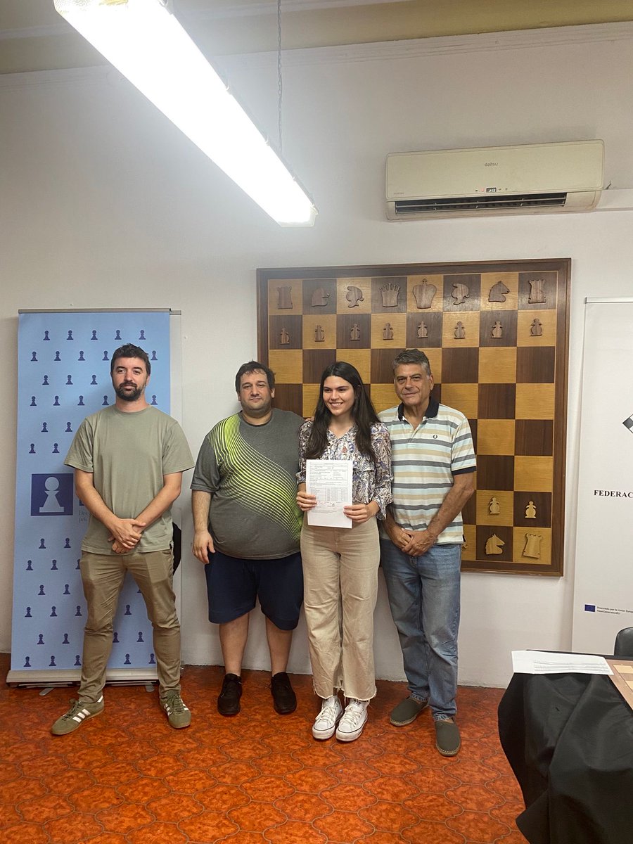 echaguen's tweet image. Javier Habans ganó el torneo principal en el club Barcelona. Quedo a solo 1/2 punto de la norma de GM. Tres jugadores españoles lograron norma, de MI Alex Villa y Cesar Alcalá. Gal.la García Castany logró norma de WIM.Enhorabuena a todos! ⁦@AjedrezEspanola⁩