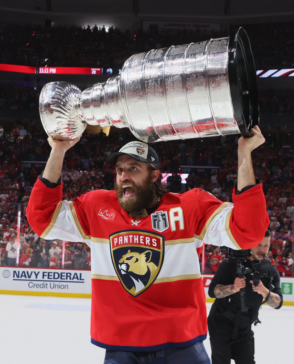 2x Cup champ Aaron Ekblad is re-signing with the Florida Panthers, per <a href="/FriedgeHNIC/">Elliotte Friedman</a>