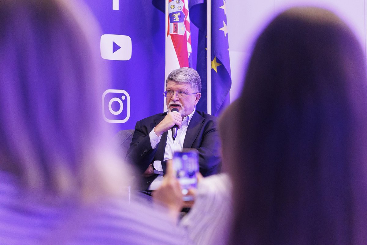 Europska komisija u Hrvatskoj (@ek_hrvatska) on Twitter photo <a href="/zrinkaujevic/">Zrinka Ujevic</a> <a href="/min_kulture_hr/">Ministarstvo kulture i medija</a> <a href="/NObuljen/">Nina Obuljen Koržinek</a> <a href="/EU_Commission/">European Commission</a> <a href="/AndreaCovic/">Andrea Covic Vidovic</a> <a href="/VladaRH/">Vlada Republike Hrvatske</a> <a href="/mrrfeuRH/">Ministarstvo regionalnoga razvoja i EU fondova</a> <a href="/PodravkaCroatia/">Podravka d.d.</a> <a href="/mrezamladihhr/">Mreža mladih Hrvatske</a> <a href="/EUErasmusPlus/">Erasmus+</a> <a href="/MVEP_hr/">MFA Croatia</a> <a href="/AndrejaMetelko/">Andreja Metelko-Zgombić</a> 🎤 <a href="/TPicula/">Tonino Picula</a> i <a href="/KarloRessler/">Karlo Ressler</a> , zastupnici u <a href="/Europarl_HR/">Europski parlament u Hrvatskoj</a>, na panelu seminara #EKHrvatska za lokalne medije o 12 godina 🇭🇷 u EU - o koristi članstva, ulozi mladih, sigurnosti, konkurentnosti, jedinstvenom trzistu, digitalnoj tranziciji i jačanju utjecaja RH u EU. <a href="/zrinkaujevic/">Zrinka Ujevic</a> <a href="/min_kulture_hr/">Ministarstvo kulture i medija</a> <a href="/NObuljen/">Nina Obuljen Koržinek</a> <a href="/EU_Commission/">European Commission</a> <a href="/AndreaCovic/">Andrea Covic Vidovic</a> <a href="/VladaRH/">Vlada Republike Hrvatske</a> <a href="/mrrfeuRH/">Ministarstvo regionalnoga razvoja i EU fondova</a> <a href="/PodravkaCroatia/">Podravka d.d.</a> <a href="/mrezamladihhr/">Mreža mladih Hrvatske</a> <a href="/EUErasmusPlus/">Erasmus+</a> <a href="/MVEP_hr/">MFA Croatia</a> <a href="/AndrejaMetelko/">Andreja Metelko-Zgombić</a> 🎤 <a href="/TPicula/">Tonino Picula</a> i <a href="/KarloRessler/">Karlo Ressler</a> , zastupnici u <a href="/Europarl_HR/">Europski parlament u Hrvatskoj</a>, na panelu seminara #EKHrvatska za lokalne medije o 12 godina 🇭🇷 u EU - o koristi članstva, ulozi mladih, sigurnosti, konkurentnosti, jedinstvenom trzistu, digitalnoj tranziciji i jačanju utjecaja RH u EU.
