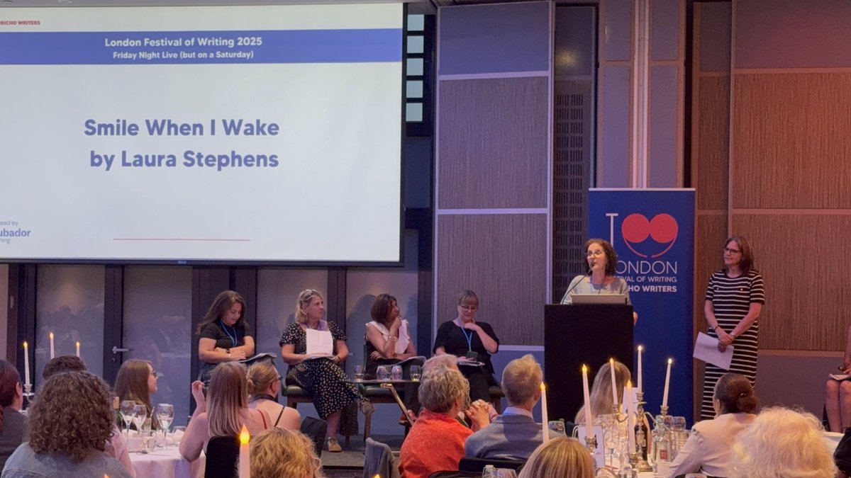 LauraJStephens's tweet photo. Was thrilled to be in the final of Jericho’s Friday Night Live competition 2025. It was an amazing experience, reading from my manuscript to 300+ people who were voting!😱 
Congrats Kate Rooijen, winner! https://t.co/tXpIOD8mCO