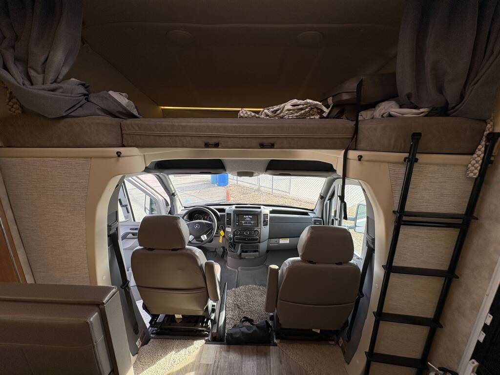 RVTrder's tweet photo. π Get set for adventure in this 2019 Winnebago Navion 24G Class B RV! Adventure-ready & built for comfort ποΈπ¨ Yours for $88,988 π https://t.co/fwhXZ6PqKb
π Omaha, NE | 26β | Sleeps 6 | Diesel
#RVTrader #BuySellResearch #RVForSale #RVLife #ClassBRV #VanLife #Camping https://t.co/jralmMRM3j