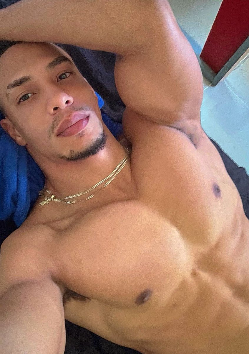 matureluv1's tweet image. I don’t need a crown to move like royalty.
Let the energy speak for itself. 👑
#BlackBoyJoy #GoldenHourGlow #NoFilterNeeded #MelaninRoyalty #LayingInLuxury
