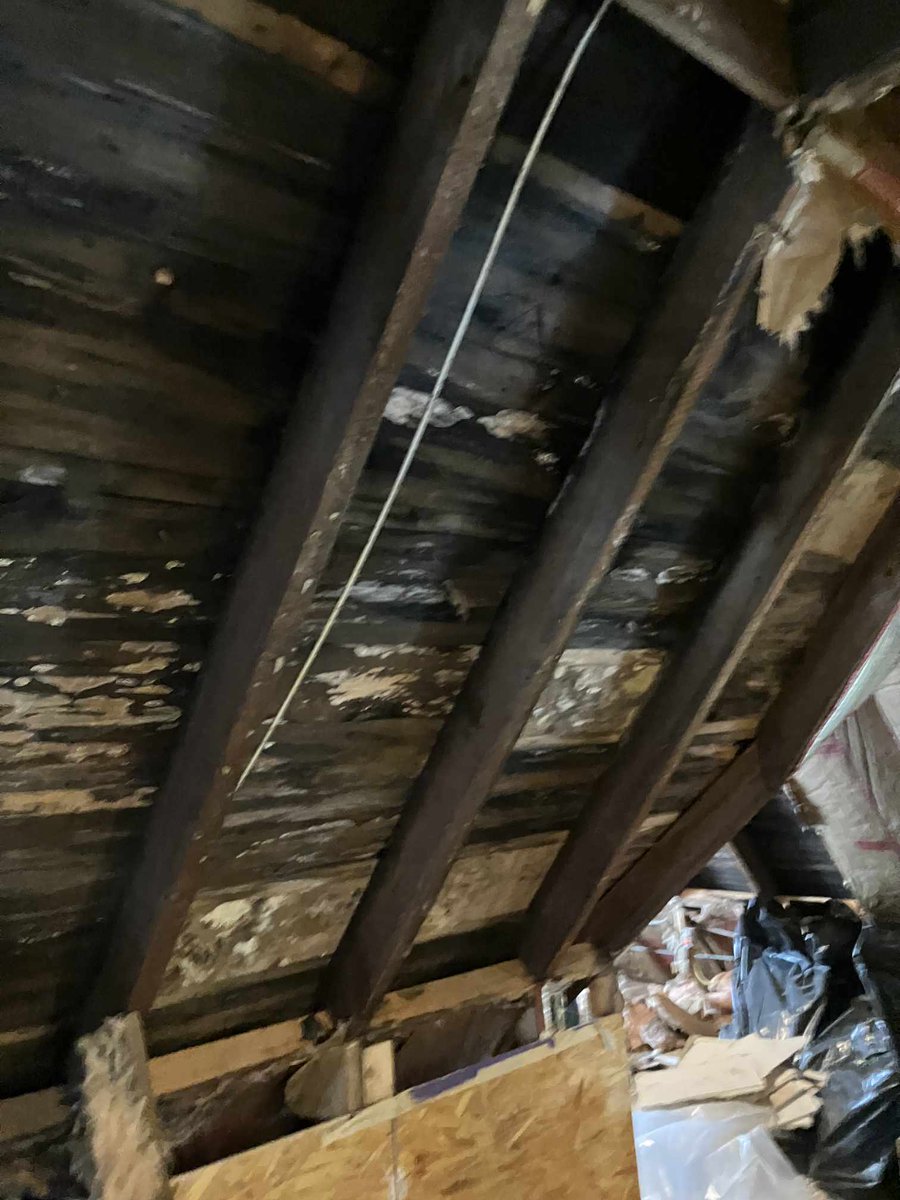 ClapperNy's tweet photo. DON'T FALL FOR THIS!  A different local roofing company was hired because they were cheaper and willing to cover this up. It is costing THOUSANDS in repairs. Covering damage is never ok. IF YOU THINK HRING A GOOD ROOFER IS EXPENSIVE, TRY HIRING A BAD ONE! https://t.co/UqU3Kh5YYC