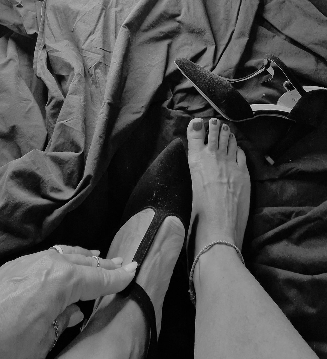 LustHeels's tweet photo. Todo empieza con un paso...
#footfetısh #MondayVibes #soles #anonymousfeet https://t.co/dyQPCtfcSU