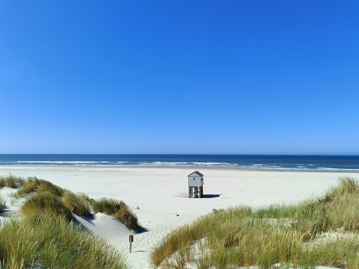 Stella_Koelman's tweet image. Vandaag langs de Boschplaat naar het Drenkelingen huisje gelopen....

#Terschelling #Walkofgrief