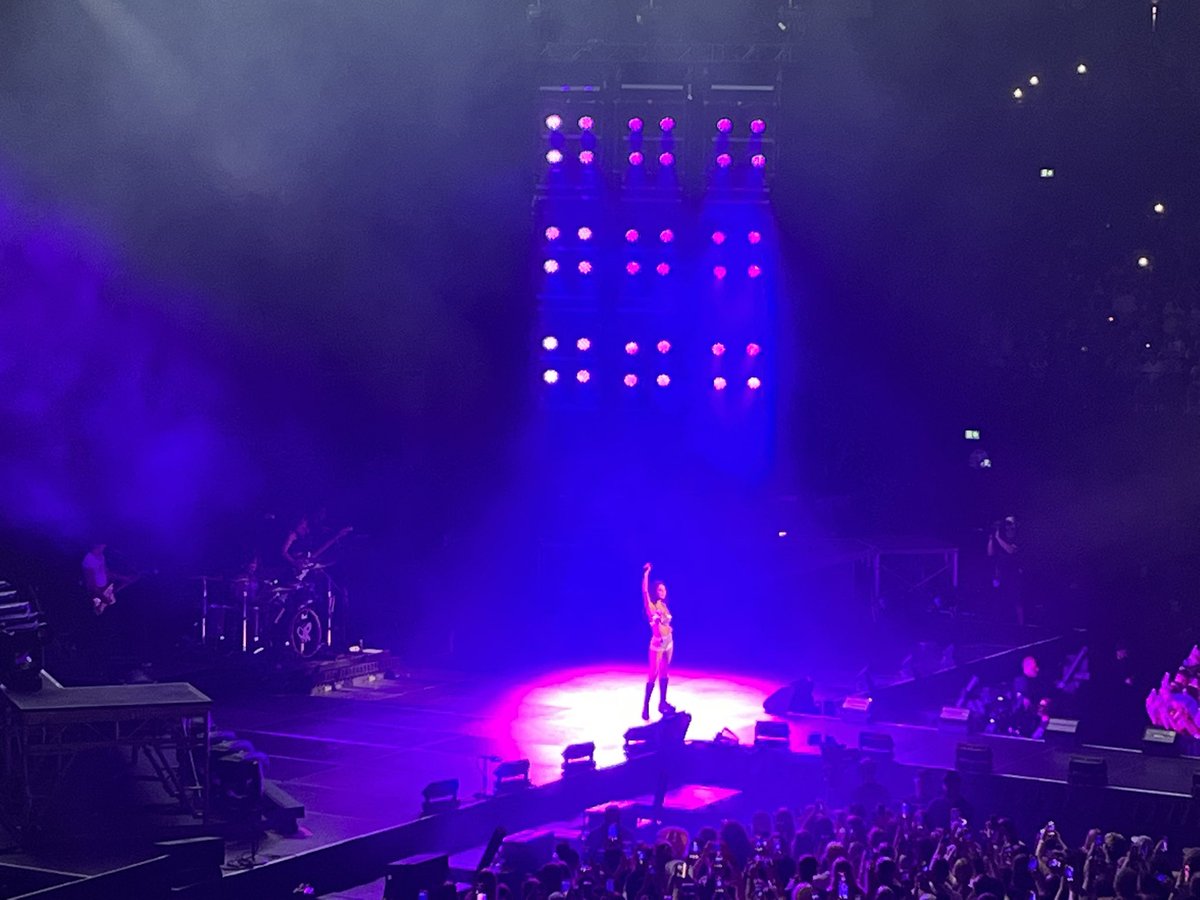 A year later than planned but <a href="/oliviarodrigo/">Olivia Rodrigo</a> has finally arrived <a href="/TheCoopLive/">Co-op Live</a> and this crowd is ready for her 🎵