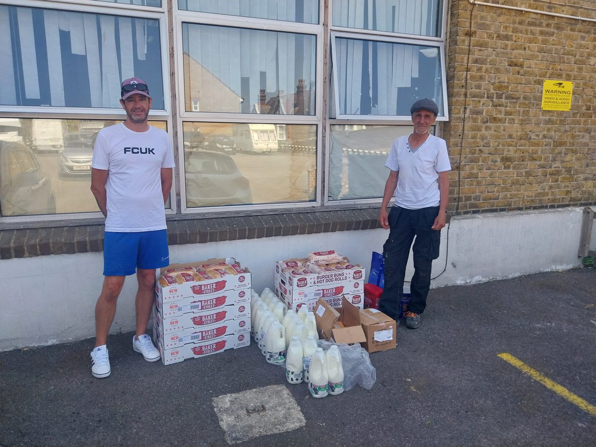 💜 Community first! After this weekend’s tournament, we donated leftover rolls, milk &amp; more to Caring Hands in Chatham — a day centre supporting those facing homelessness.

A small gesture, but every bit counts. Proud to give back. 🙌 #anchoriansandthecommunity
#caringhands