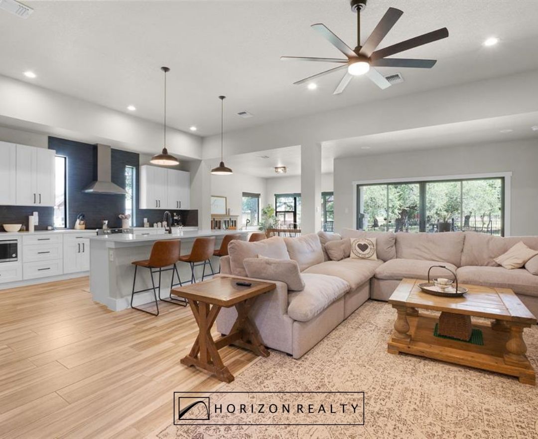 HorizonRealtyTX's tweet image. Horizon Agent, Mary Kay Ponce just listed this Hill Country charm in Rockin J Ranch! #justlisted #HorizonRealty #realestate #ListingAgent #RockinJRanch #forsale

See website: horizonrealtylistings.com/809-john-price