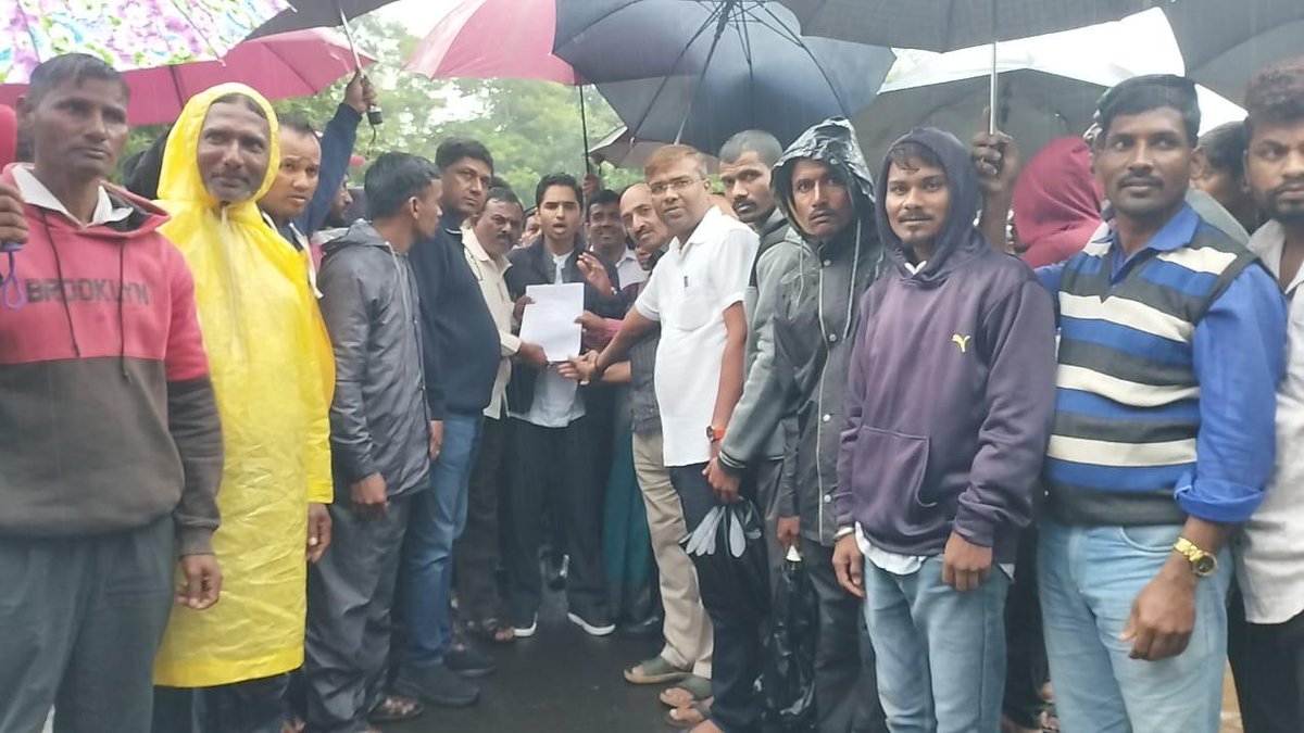 GYedage2511's tweet image. The people of Koulapur submitted applications to the @deobelagavi a year ago, without documents. Today, they return with all the evidence needed to enforce compliance—yet, still no action. Why must a socially, economically & educationally backward community continue to suffer?