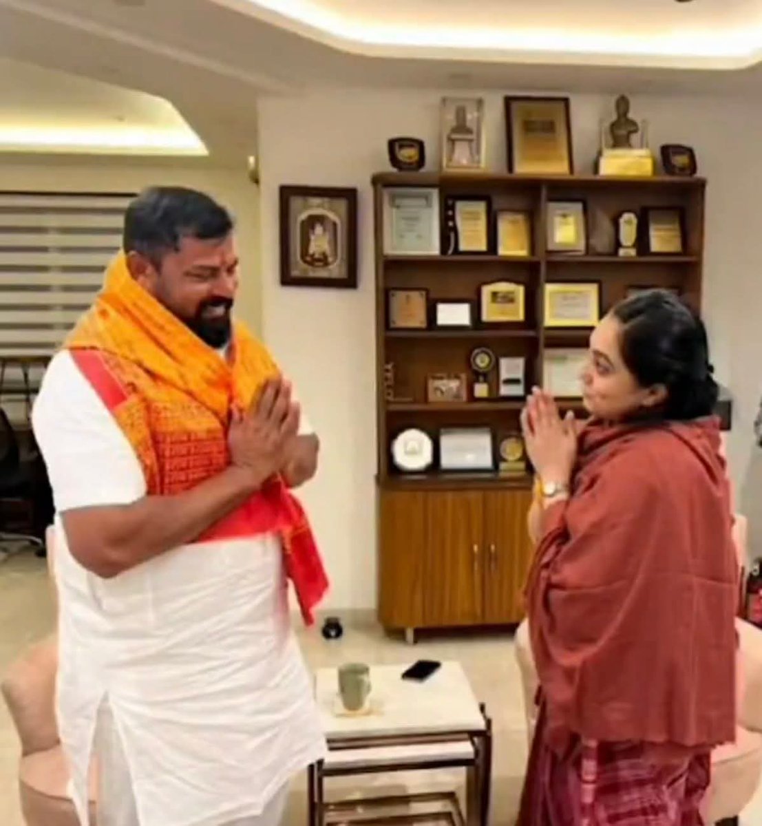 राजा सिंह और नुपुर शर्मा दोनों ही भाजपा से बाहर हैं

क्योंकि वे भाजपा की धर्मनिरपेक्षता में फिट नहीं बैठते?