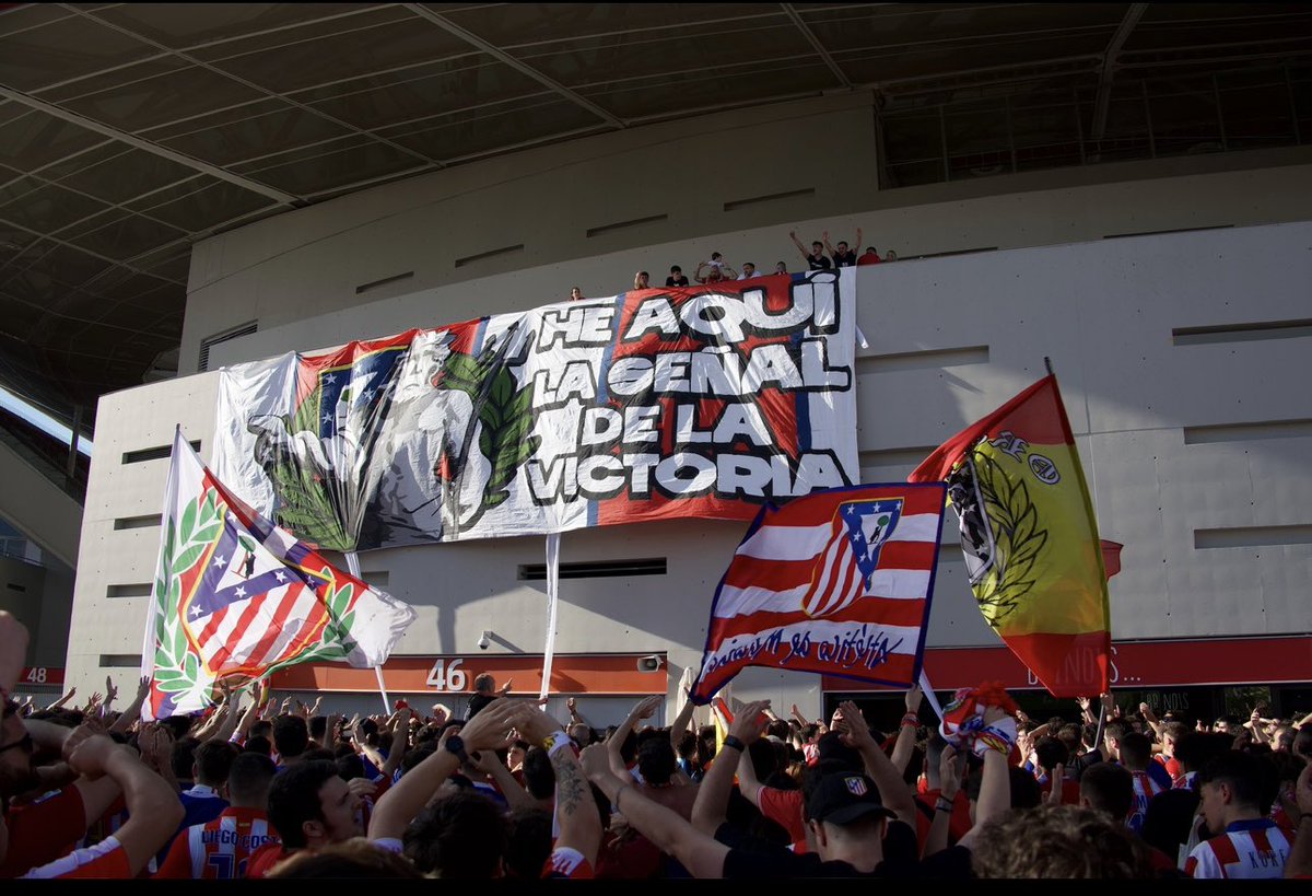 A estas horas hace dos años, estábamos celebrando el haber ganado una lucha incesante de 7 años.

A estas horas, hace exactamente un año, estábamos celebrando que por fin, había vuelto EL EMBLEMA DE NUESTRA VIDA.