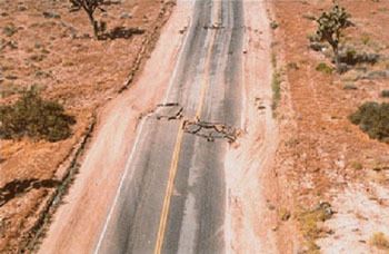 CaltechSeismo's tweet image. June EQ history: A day that reminded Socal residents they live in EQ country was 6/28 when they were awoken by the M7.3 Landers event at 4:57am followed by M6.3 Big Bear 3 hours later. The Landers EQ was also one of the first eqs to be studied with satellite images using InSAR.…