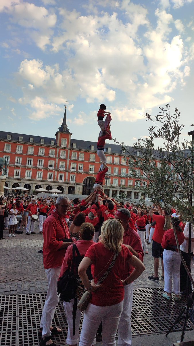 🫂 Gracias a la @jovesvalls por su visita, por su espíritu casteller y por compartir con nosotros una jornada tan especial. ¡Un honor teneros en Madrid! ❤️

Y gracias también a todas las personas que nos animaron desde la plaza 🔥

¡Seguimos mirando al futuro con ilusión! 😻