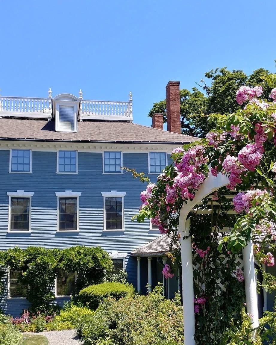 Moffatt_Ladd's tweet photo. It’s hard to believe that the Moffatt-Ladd has already been open for a month! 🌿 The historic garden is in full bloom, and it’s the perfect time to explore the house and grounds. Book your tour online at https://t.co/9rY7gXFefO and experience it for yourself! ✨🌸

#PortsmouthNH https://t.co/b4hPADitl6