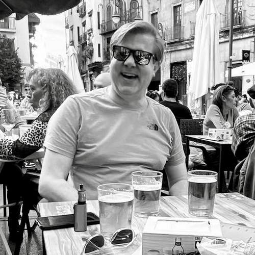 PeterHart1915's tweet image. Who is chairing the Outline Publishing Launch I hear you say?
It is that epitome of urban charm, suave sophistication and cool - Jonny Dyer.
He is confident of keeping order and delivering entertainment for all!
For more information - follow the Link: facebook.com/events/1438014…