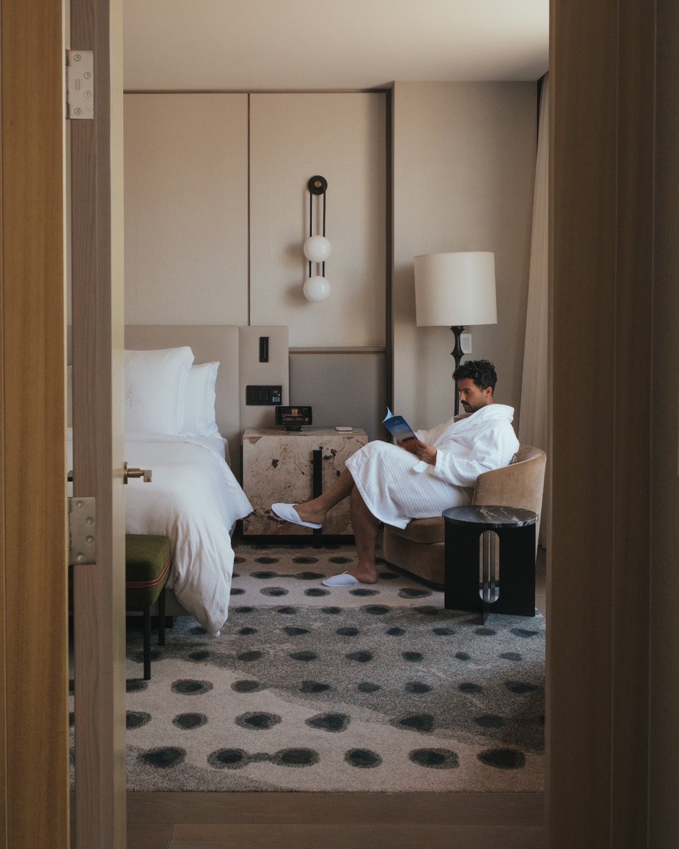 FSToronto's tweet image. Our summer state of mind: pool, spa and staycation. #FSToronto #FourSeason #SummerWithFS #Toronto
-
📸: ashkanhobian / rohamhobian