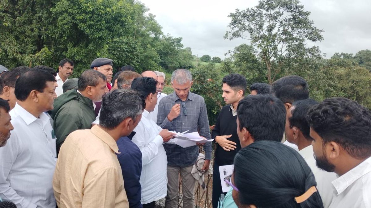 GYedage2511's tweet image. The people of Koulapur submitted applications to the @deobelagavi a year ago, without documents. Today, they return with all the evidence needed to enforce compliance—yet, still no action. Why must a socially, economically & educationally backward community continue to suffer?