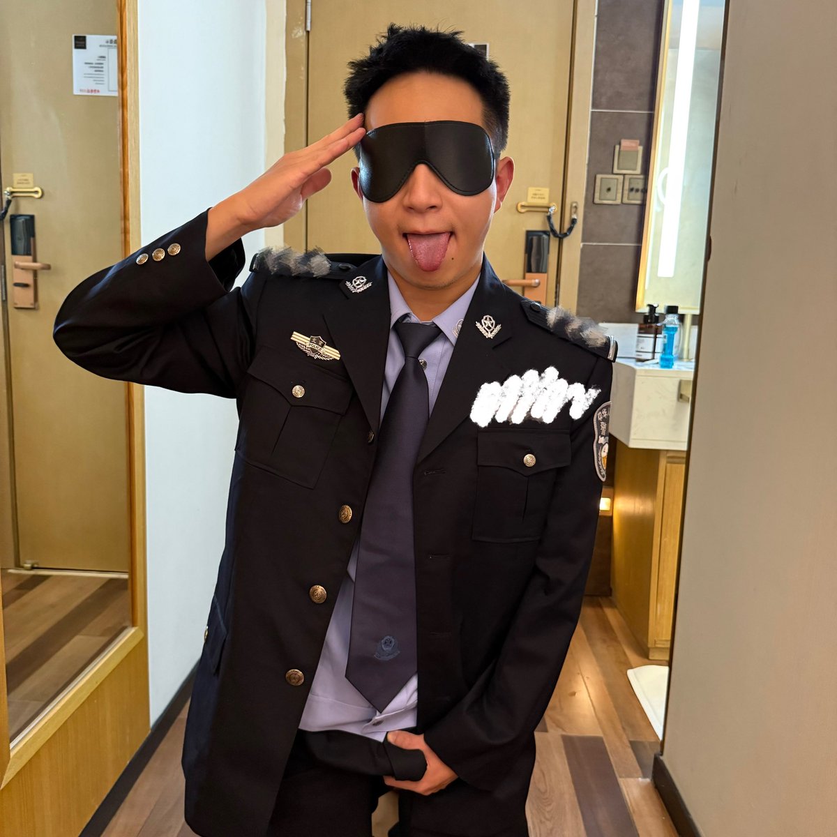 敬礼👮🏻‍♂️