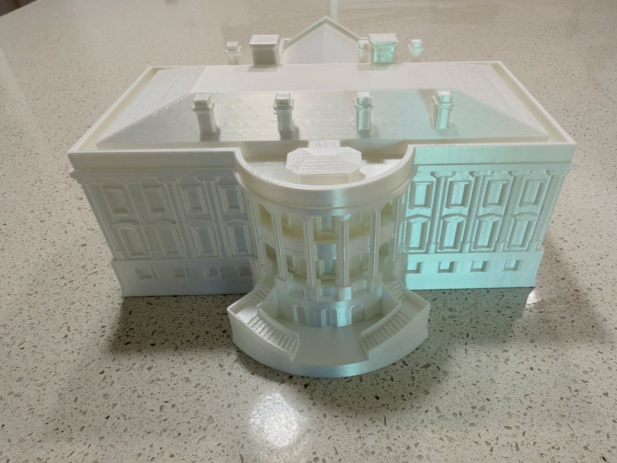 Just finished 3D printing the White House! 🏛️🇺🇸 A mini monument printed layer by layer.