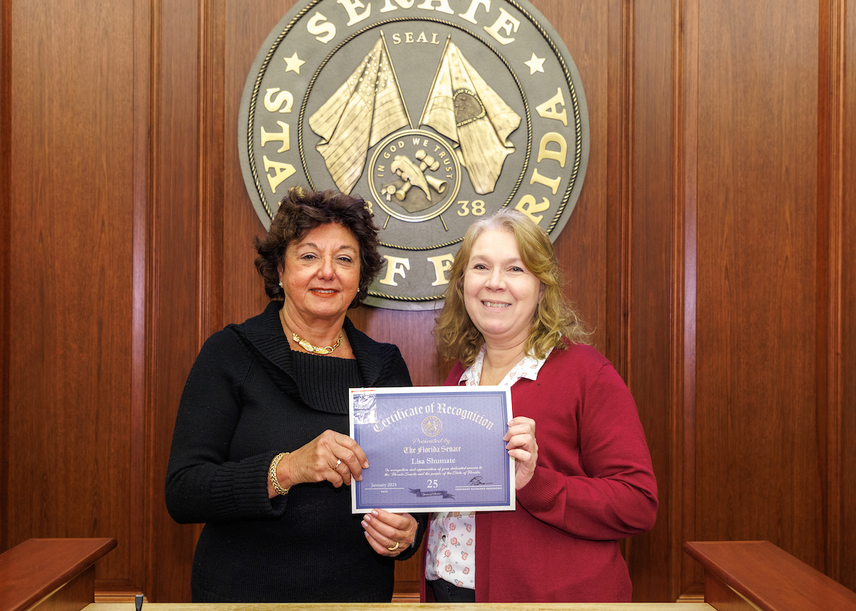 FLSenate's tweet image. Happy Birthday to Lisa Shumate (Bill Drafting) and Marti Harkness (ACJ).
Here's Lisa with @Kathleen4SWFL marking 25 years of Senate service, and Marti with the Vince Lombardi Trophy!
Also celebrating, Levi Woodard with the Secretary's Office! 🎂