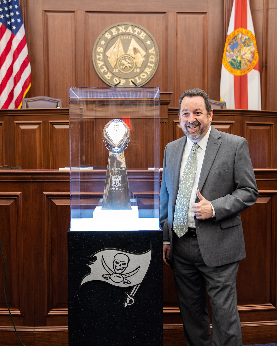 FLSenate's tweet image. Happy Birthday to Lisa Shumate (Bill Drafting) and Marti Harkness (ACJ).
Here's Lisa with @Kathleen4SWFL marking 25 years of Senate service, and Marti with the Vince Lombardi Trophy!
Also celebrating, Levi Woodard with the Secretary's Office! 🎂
