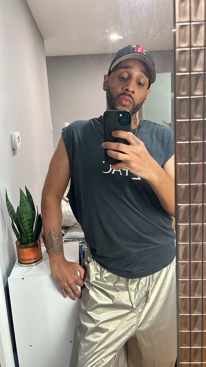Hitnrun215's tweet photo. To be loved like a habit not a chore #HappyMonday #libra #explorerpage #viral #SelfLove #single #singlelife #Consistency #philly #phillyjawn #atlanta #AtlantaGA #kinks  #porn #poppers https://t.co/ohXFDZL6YJ