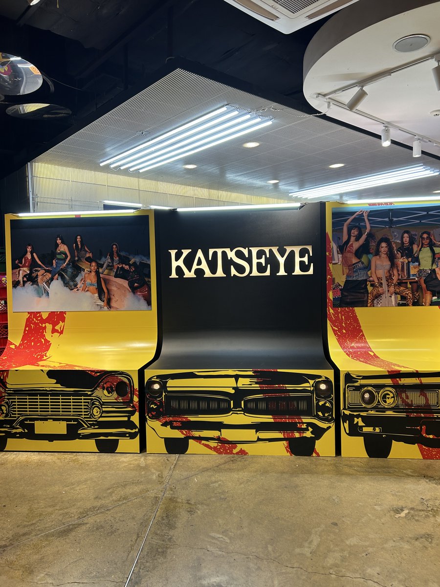 kfridayofficial's tweet photo. Not in Korea?
Don't worry Kfriday offline service is here to help EYEKONS❤️
#KATSEYE #BEAUTIFUL_CHAOS #BEAUTIFUL_CHAOS_POPUP_STORE #사운드웨이브 https://t.co/aWXVrVlAPc