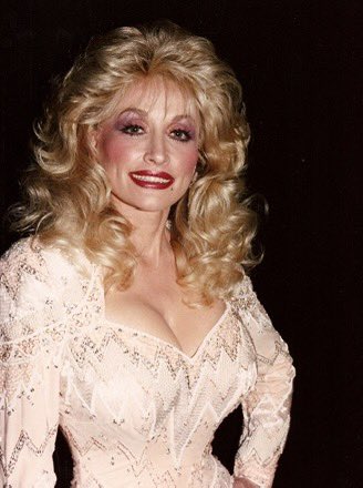 DollyParton's tweet image. I feel glamorous on the inside, so I want to look like it on the outside. 💖