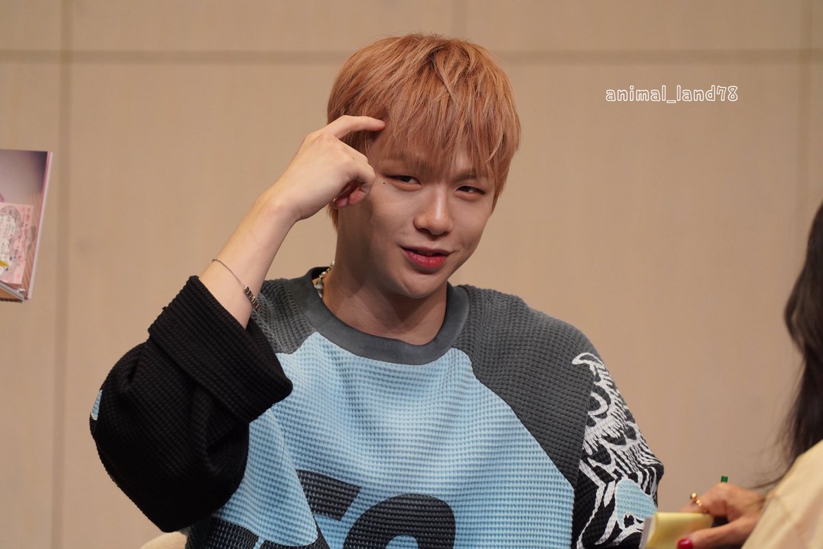 animal_land78's tweet photo. #강다니엘 #KANGDANIEL 

강다니엘 (KANGDANIEL) - Glow to Haze 대면 팬사인회 
250629 https://t.co/FogO3nlVVn