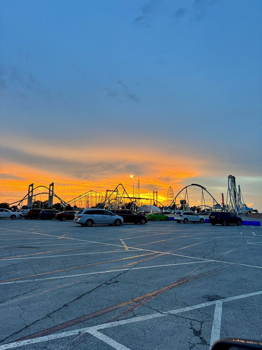 AmusementTweets's tweet photo. A wonderful sunset to end the night at @cedarpoint for the #SirensCurse #PrayersFromMaria Charity Event. How many coasters can you find?!?
#CedarPoint #CP #VekomaRides #TiltCoaster #AmusementLifestyle #CedarPoint2025 https://t.co/EOl5iitvOc