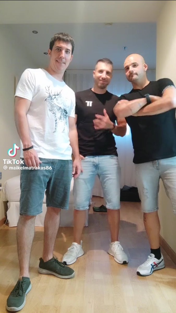 newarkflow's tweet photo. @OOC_LACOBRAAA @lautarodeIcampo @DavooXeneizeJRR @gastonedul Se parecen a estos boludos https://t.co/5drx6TXpwx