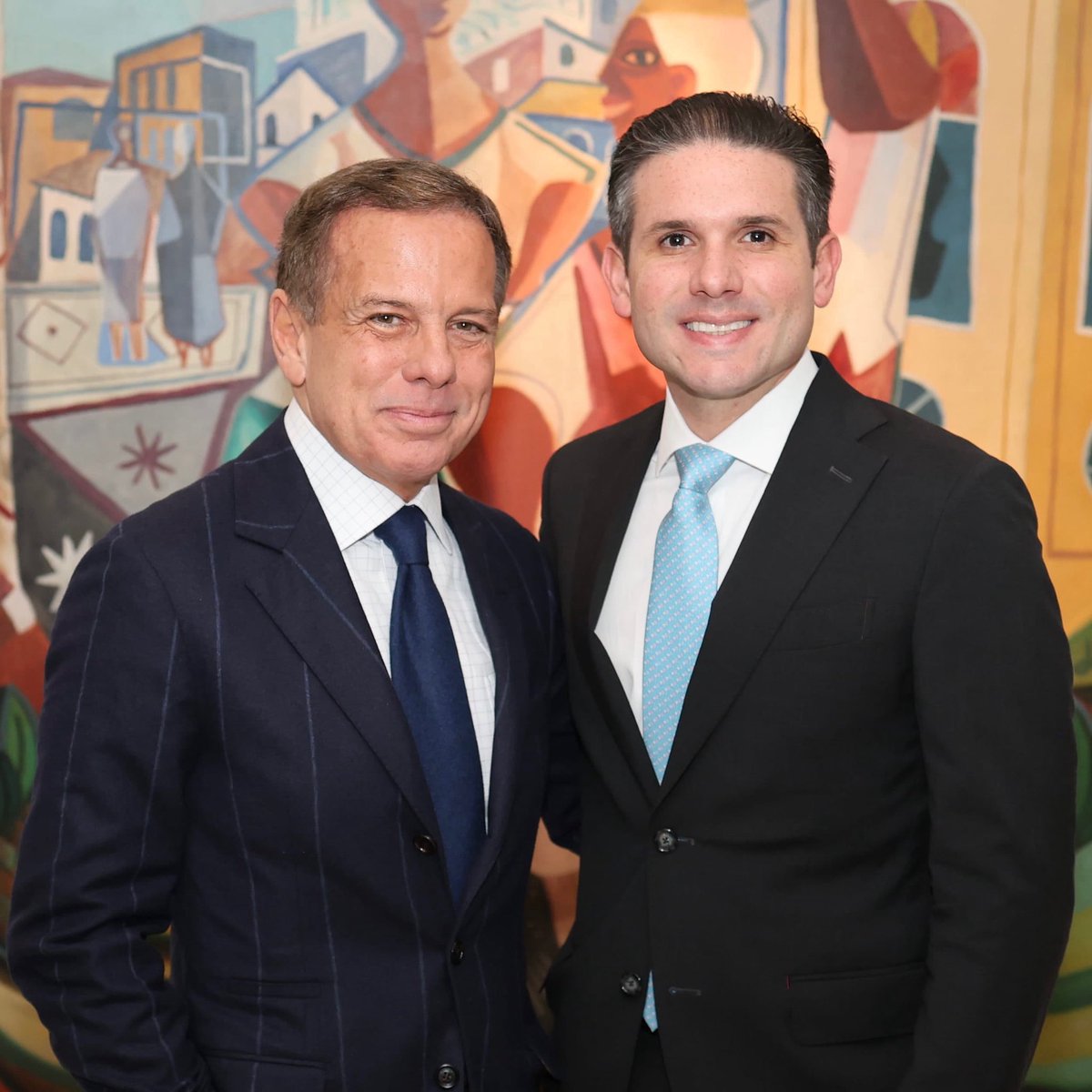 Recebemos em nossa casa para jantar, o Deputado Hugo Motta, Presidente da Câmara Federal.
Hugo tem se revelado uma grande liderança, dedicado às causas do Brasil. O empresariado aplaude sua postura, equilíbrio e firmeza. O País espera gestões públicas eficientes e comprometidas